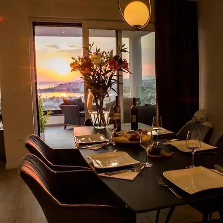With Beautiful View, Modern Furnishing & Pool Apartment *