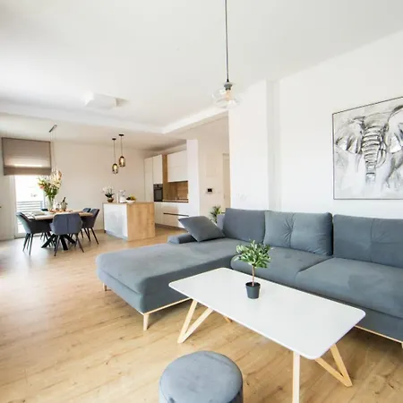 Apartment With Beautiful View, Modern Furnishing & Pool